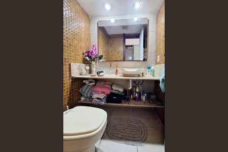 Casa de condomínio à venda com 223m², 4 quartos e 4 vagasLavabo