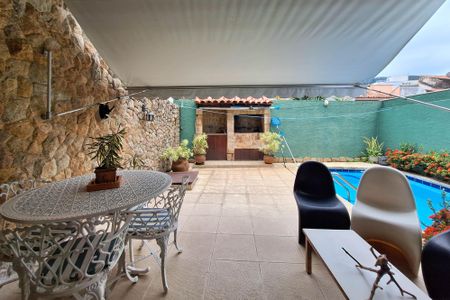 Casa de condomínio à venda com 223m², 4 quartos e 4 vagasQuintal