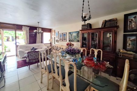 Casa de condomínio à venda com 223m², 4 quartos e 4 vagasSala 1