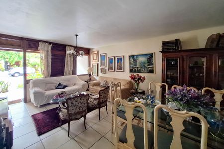 Casa de condomínio à venda com 223m², 4 quartos e 4 vagasSala 1