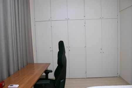 Quarto de apartamento para alugar com 1 quarto, 49m² em Funcionários, Belo Horizonte