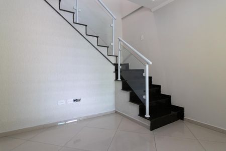 Casa para alugar com 93m², 2 quartos e 2 vagasSala