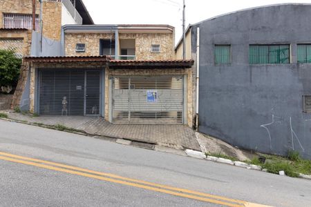 Casa para alugar com 93m², 2 quartos e 2 vagasFachada