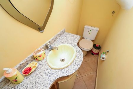 Casa de condomínio à venda com 104m², 3 quartos e 2 vagasLavabo