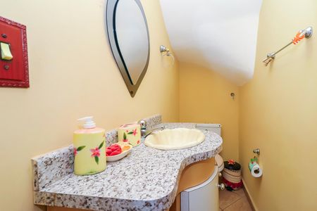 Casa de condomínio à venda com 104m², 3 quartos e 2 vagasLavabo