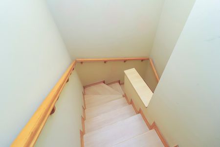 Casa de condomínio à venda com 104m², 3 quartos e 2 vagasEscada