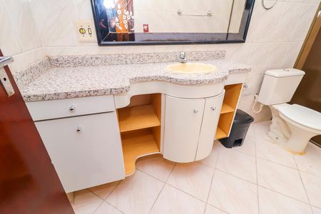 Casa de condomínio à venda com 104m², 3 quartos e 2 vagasBanheiro