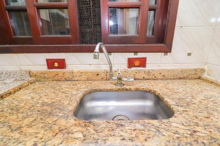 Casa de condomínio à venda com 104m², 3 quartos e 2 vagasCozinha - Torneira