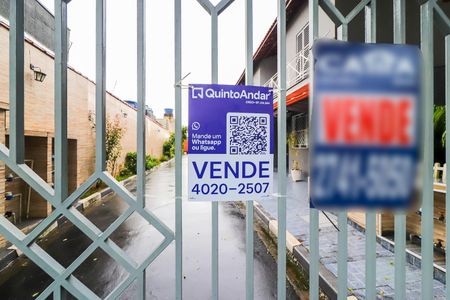 Casa de condomínio à venda com 104m², 3 quartos e 2 vagasPlaquinha - Cód. GHWC-629