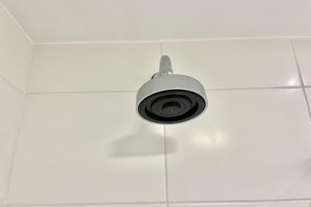 Banheiro de kitnet/studio para alugar com 1 quarto, 24m² em Vila Santa Catarina, São Paulo