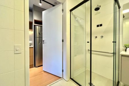 Banheiro de kitnet/studio para alugar com 1 quarto, 24m² em Vila Santa Catarina, São Paulo