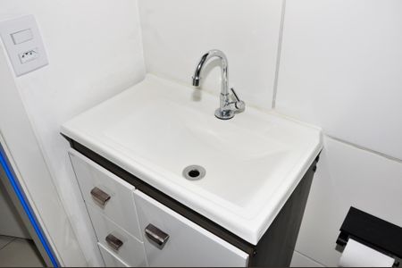 Apartamento para alugar com 39m², 2 quartos e sem vagaDetalhe - Banheiro Social