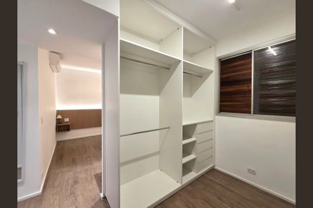 Apartamento à venda com 95m², 2 quartos e 1 vagaCloset da suíte 1