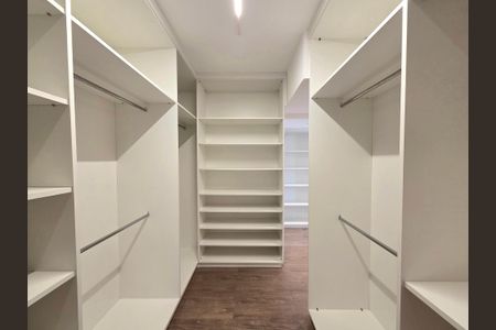 Apartamento à venda com 95m², 2 quartos e 1 vagaCloset da suíte 1