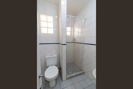 Banheiro de kitnet/studio para alugar com 1 quarto, 30m² em Jardim Santa Genebra Ii (barao Geraldo), Campinas