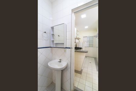 Banheiro de kitnet/studio para alugar com 1 quarto, 30m² em Jardim Santa Genebra Ii (barao Geraldo), Campinas