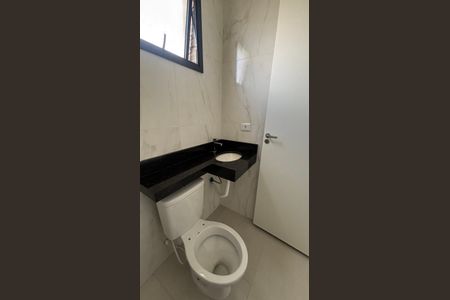 Casa à venda com 85m², 2 quartos e 2 vagasBanheiro da Suíte 1