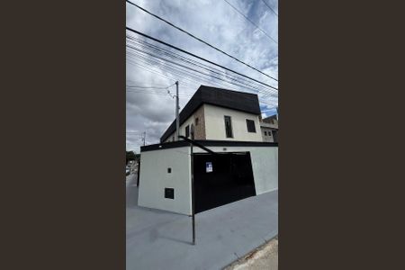 Casa à venda com 85m², 2 quartos e 2 vagasFachada