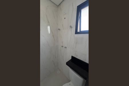 Casa à venda com 85m², 2 quartos e 2 vagasBanheiro da Suíte 1