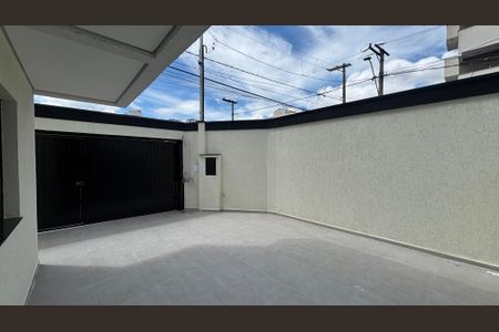 Casa à venda com 85m², 2 quartos e 2 vagasGaragem - Quintal
