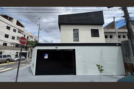 Casa à venda com 85m², 2 quartos e 2 vagasFachada