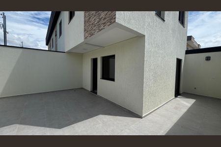 Casa à venda com 85m², 2 quartos e 2 vagasGaragem - Quintal
