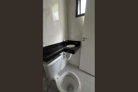 Casa à venda com 85m², 2 quartos e 2 vagasBanheiro da Suíte 2