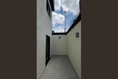 Casa à venda com 85m², 2 quartos e 2 vagasGaragem - Quintal