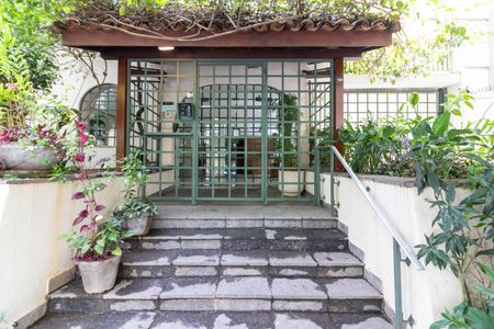 Apartamento para alugar com 230m², 3 quartos e 2 vagasEntrada