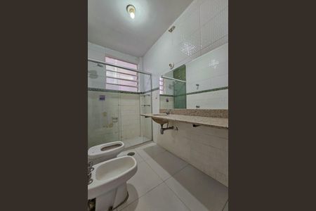 Banheiro de apartamento à venda com 2 quartos, 65m² em Nova Suíça, Belo Horizonte