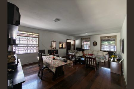 Casa para alugar com 1300m², 4 quartos e sem vaga