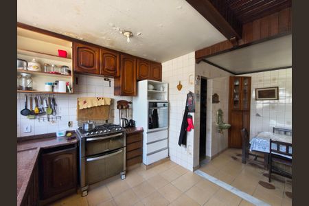 Casa para alugar com 1300m², 4 quartos e sem vaga