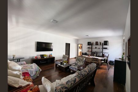 Casa para alugar com 1300m², 4 quartos e sem vaga