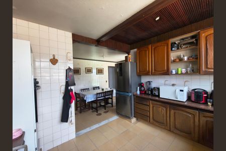 Casa para alugar com 1300m², 4 quartos e sem vaga