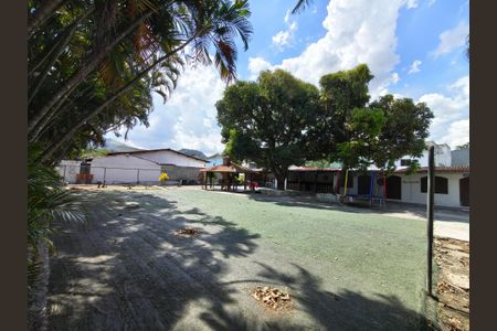 Casa para alugar com 1300m², 4 quartos e sem vaga