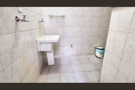 Casa para alugar com 90m², 2 quartos e 1 vagaÁrea de serviço 