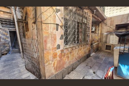 Casa para alugar com 90m², 2 quartos e 1 vagafrente e lateral da casa