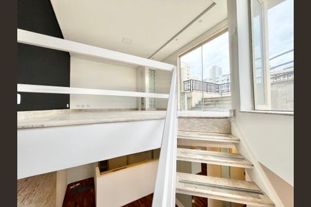 Apartamento à venda com 160m², 2 quartos e 3 vagasEscada