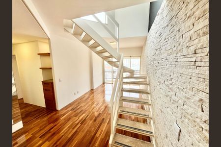 Apartamento à venda com 160m², 2 quartos e 3 vagasEscada