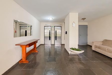 Apartamento para alugar com 74m², 2 quartos e sem vagaHall social