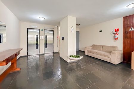 Apartamento para alugar com 74m², 2 quartos e sem vagaHall social