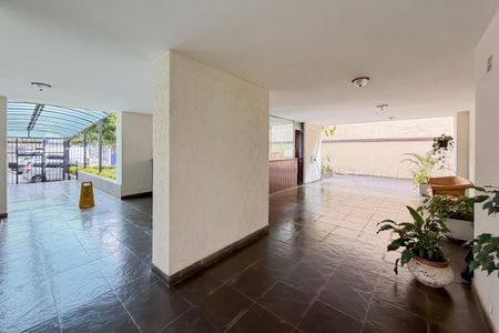 Apartamento para alugar com 74m², 2 quartos e sem vagaEntrada