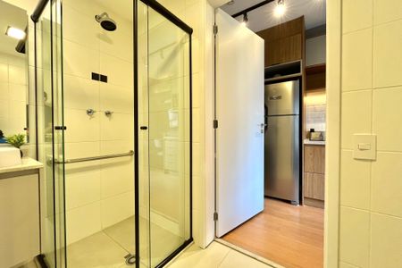 Banheiro de kitnet/studio para alugar com 1 quarto, 24m² em Vila Santa Catarina, São Paulo