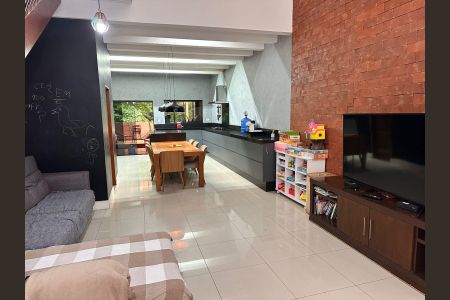 Sala de casa para alugar com 3 quartos, 345m² em Jardim Guapituba, Mauá