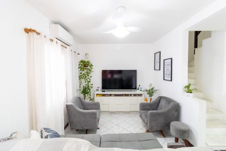 Casa à venda com 189m², 2 quartos e 2 vagasSala