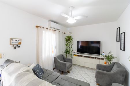 Casa à venda com 189m², 2 quartos e 2 vagasSala