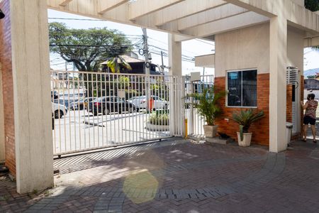 Apartamento para alugar com 100m², 4 quartos e 1 vagaFachada e portaria