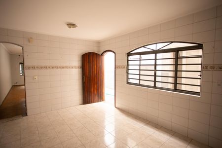 Casa para alugar com 130m², 3 quartos e 2 vagasCOZINHA