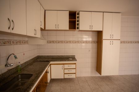 Casa para alugar com 130m², 3 quartos e 2 vagasCOZINHA