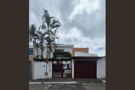 Casa à venda com 141m², 2 quartos e 4 vagasFachada